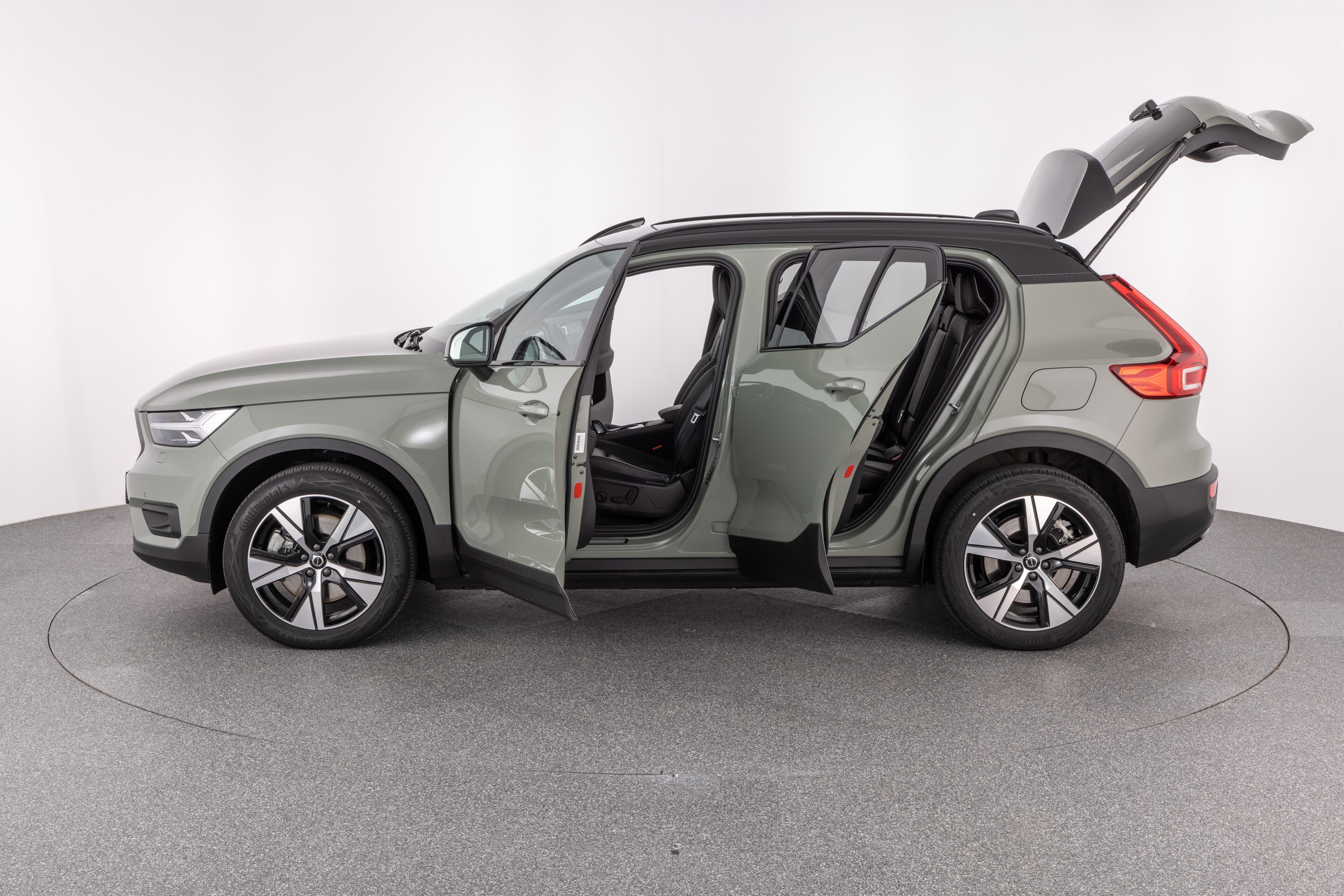 VOLVO XC40 P8 RECHARGE PURE ELECTRIC TWIN