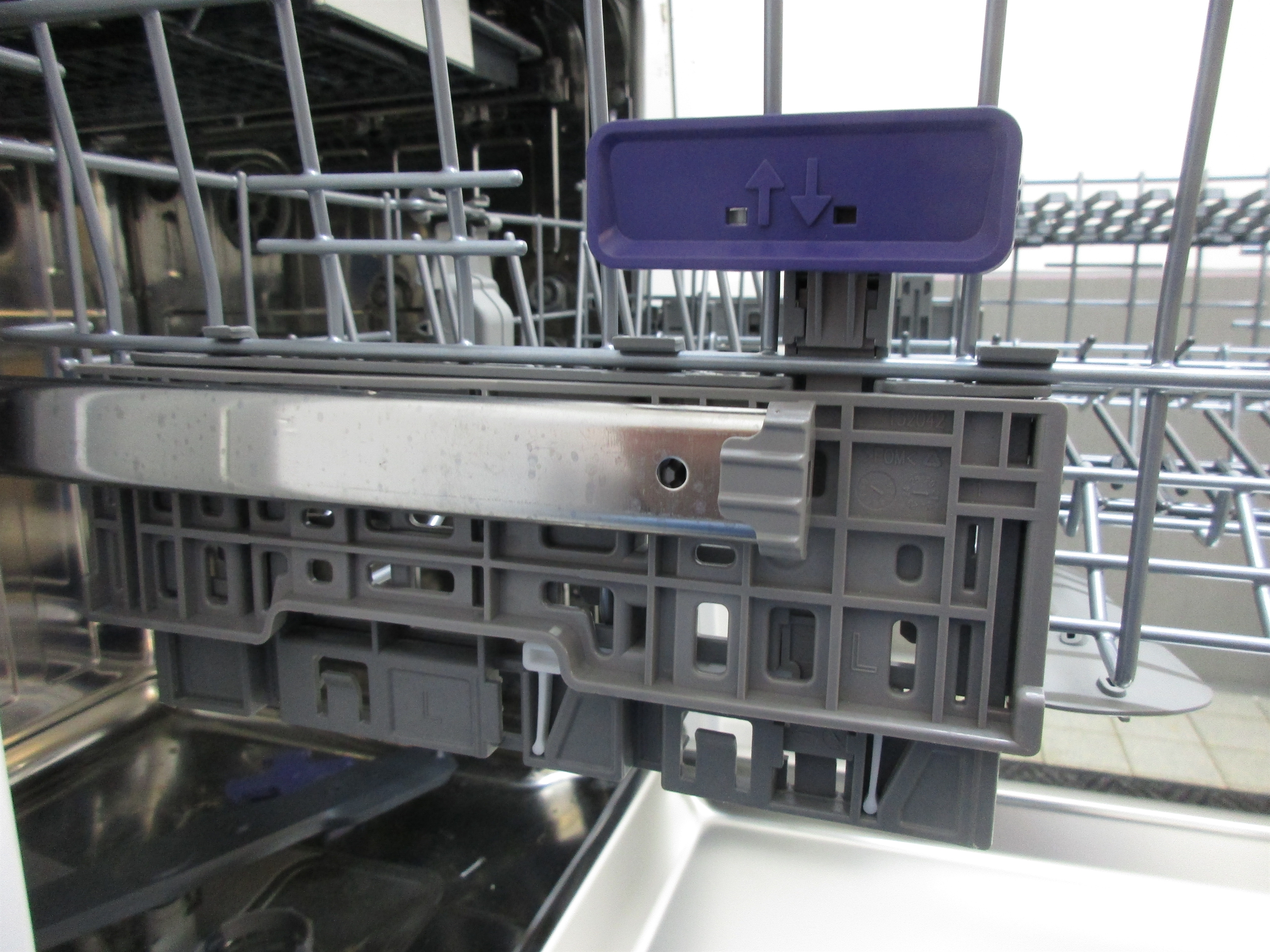 BEKO DFN28422W