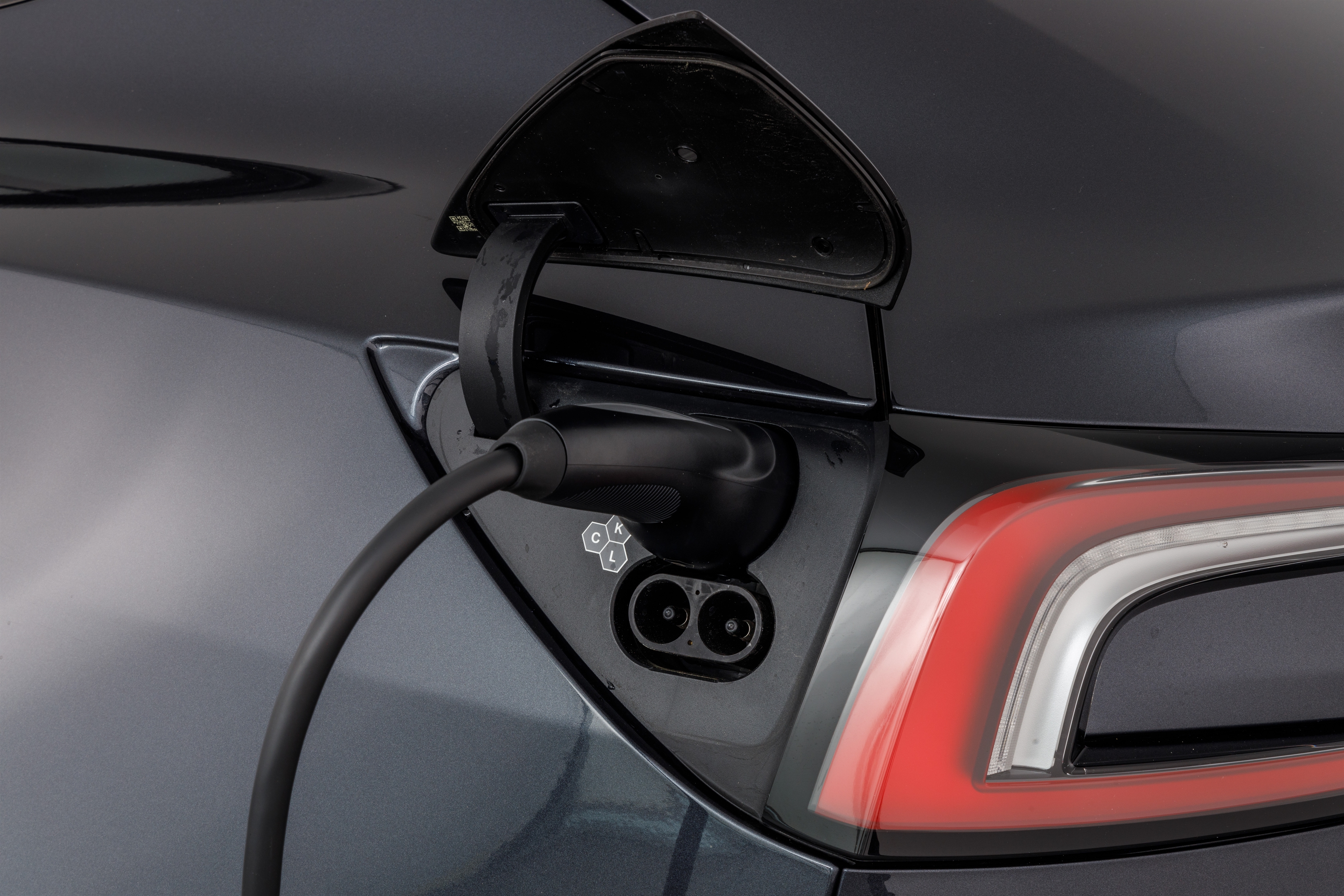 TESLA MODEL 3 LONG RANGE