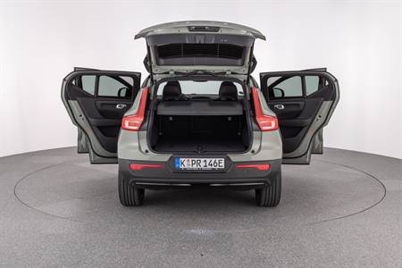 VOLVO XC40 P8 RECHARGE PURE ELECTRIC TWIN